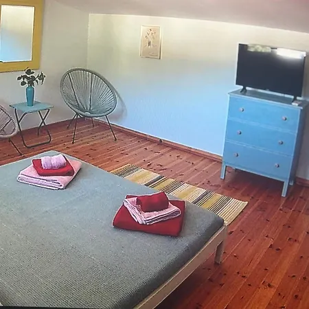 Sea Whisper , Golden