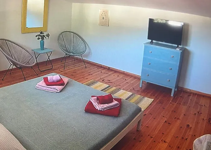 Sea Whisper , Golden